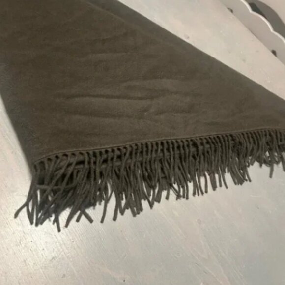 Stunning Loro Piana cashmere wrap⭐️ - Picture 10 of 10